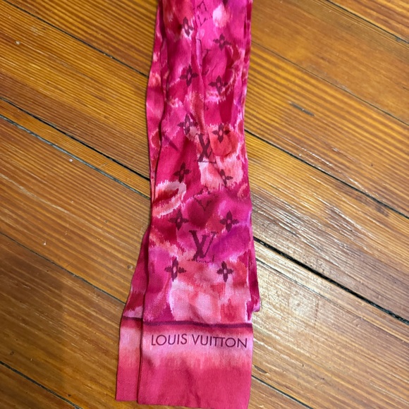 Authentic Louis Vuitton Ikat bandeau 100% silk Fuschia color - Picture 2 of 2